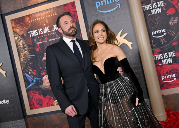 Ben Affleck and Jennifer Lopez very close to each other