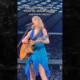 BLOGTaylor Swift Pauses Concert for Fan’s Safety