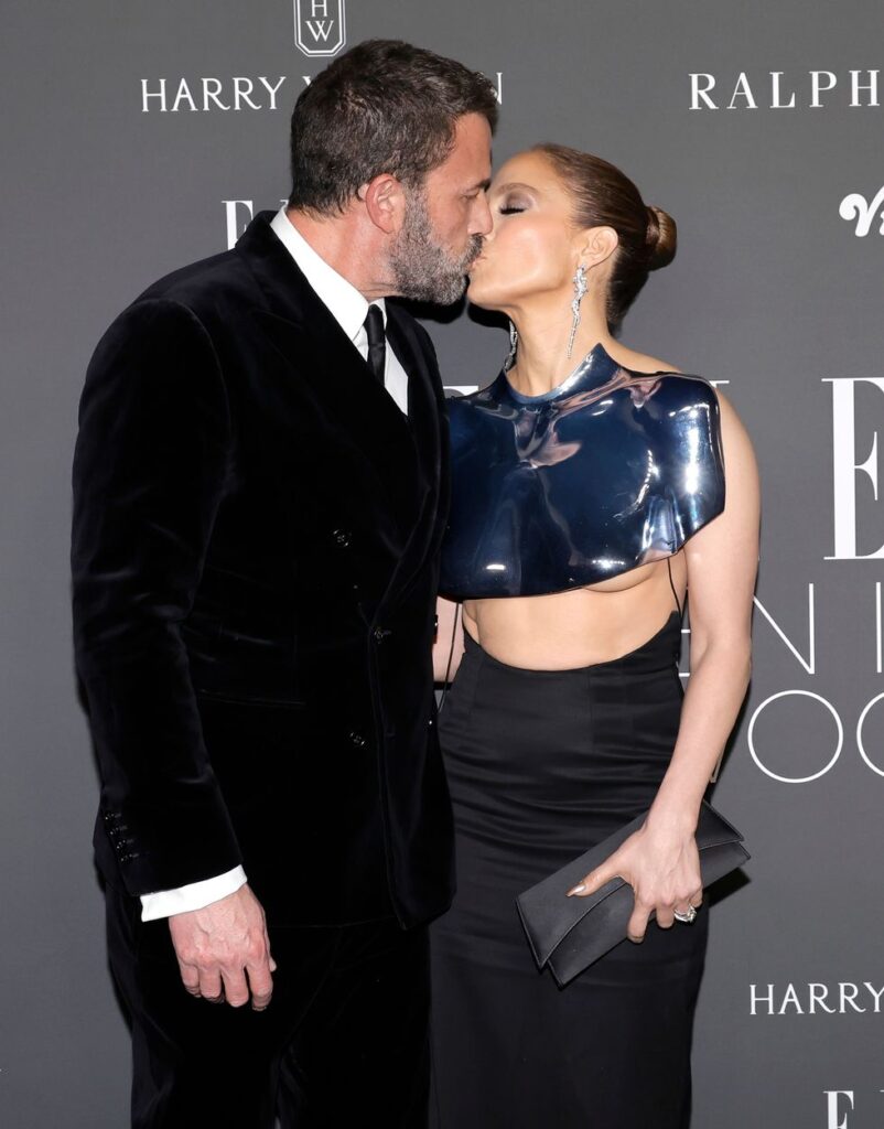 Jennifer Lopez and Ben Affleck hot kiss