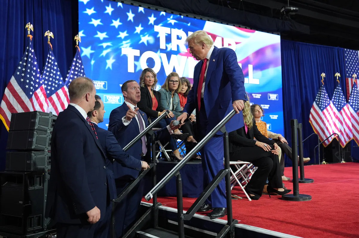 Trump Turns Town Hall into Musical Event