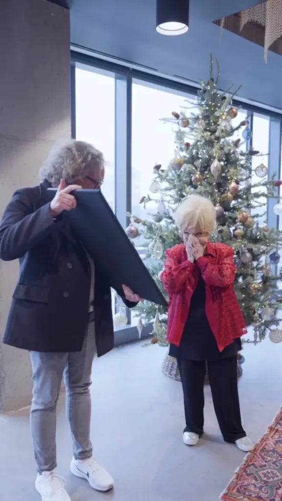 Brenda Lee’s ‘Rockin’ Around The Christmas Tree’ Hits 1B