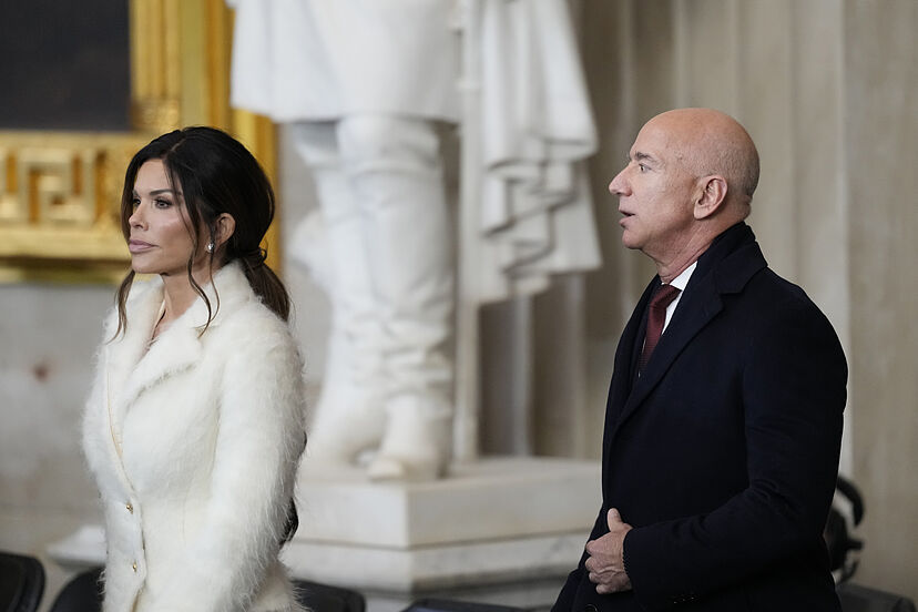 Lauren Sanchez Turns Heads at Trump Inauguration