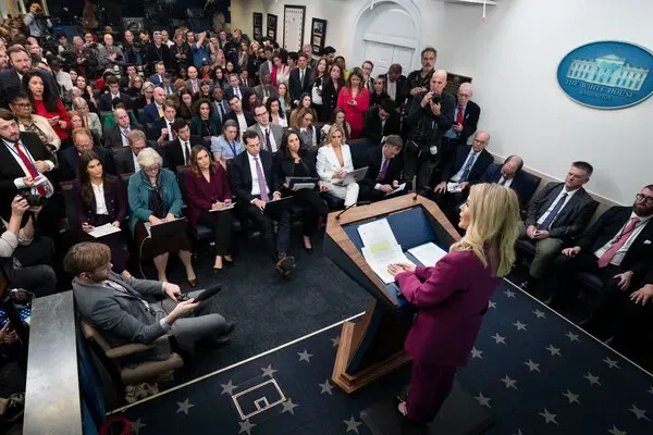 Karoline Leavitt Shakes Up White House Briefing Tradition