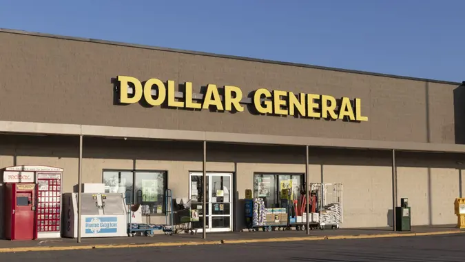 Dollar General New Year's Day 2025: Open or Closed?